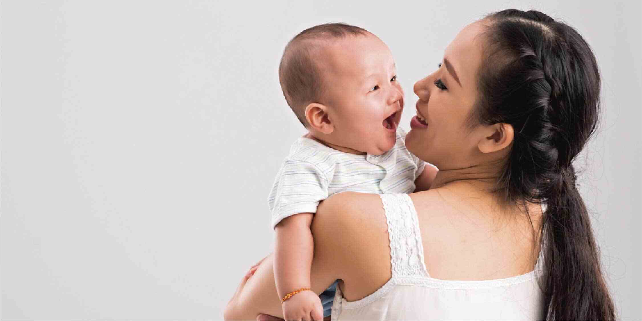 Cara Menggendong  Bayi  yang Benar Sesuai Usia
